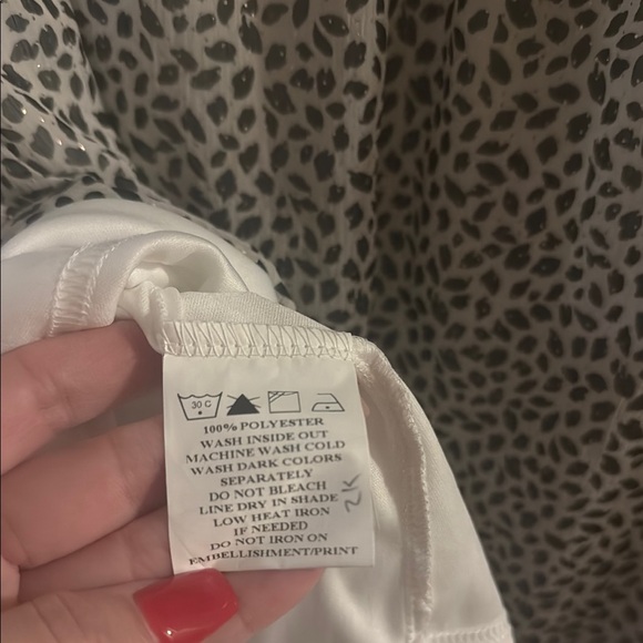 Elegant Black and White Patterned Dress - Picture 11 of 11